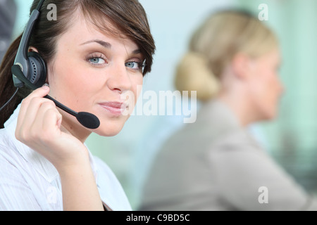 Ritratto di una donna con cuffia Foto Stock