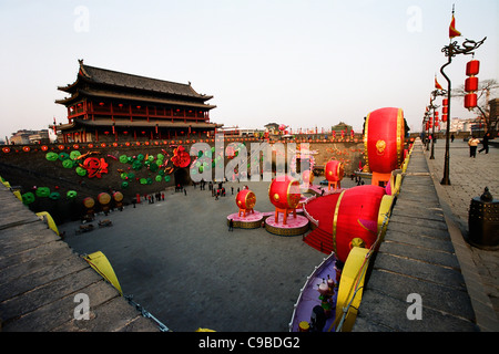 Xia'n città cancello di ingresso vista durante il Capodanno cinese Anni Celebrazione, Shaanxi Provoince, Cina Foto Stock