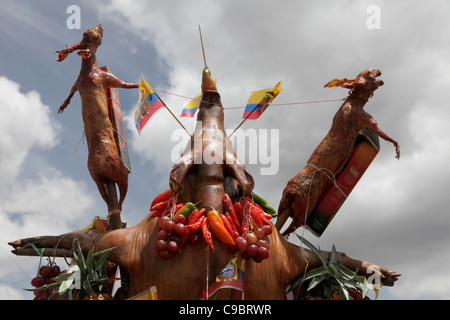 Cavie alla processione del "Fiesta de la Mama Negra" tradizionale festa in Latacunga, Ecuador. Foto Stock