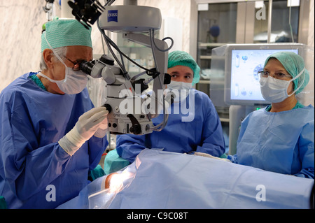 La chirurgia oculare - La rimozione della cataratta operazione Foto Stock