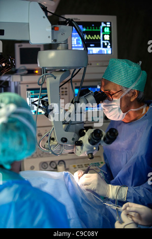 La chirurgia oculare - La rimozione della cataratta operazione Foto Stock