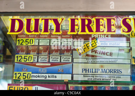 Dettaglio del duty free shop di tabacco a Gibilterra. Foto Stock