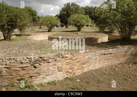 Arte greche. Il Leonidaion. Luogo di alloggio per gli atleti che partecipano ai Giochi Olimpici a Olympia. Piscina. Foto Stock