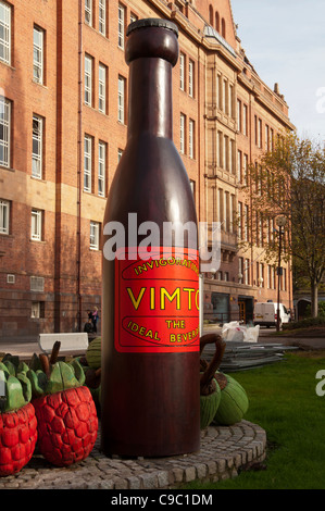 'Un monumento a Vimto' da Kerry Morrison,1992. Granby Row, Manchester, Inghilterra, Regno Unito Foto Stock