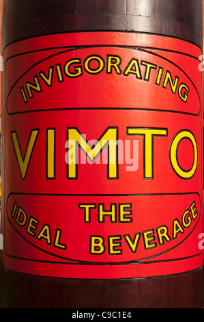 'Un monumento a Vimto' da Kerry Morrison,1992. Granby Row, Manchester, Inghilterra, Regno Unito Foto Stock