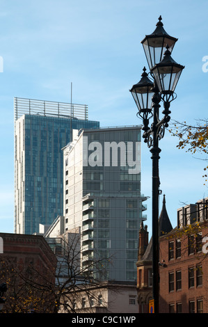 Il Beetham Tower (Hilton Tower) e la Grande torre a nord da Albert Square, Manchester, Inghilterra, Regno Unito Foto Stock