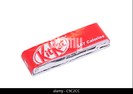 Un Nestlé KitKat due dita di barra di cioccolato su uno sfondo bianco Foto Stock
