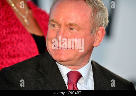 Irlanda del Nord il Vice Primo Ministro e il Sinn Fein leader Martin McGuinness. Foto Stock