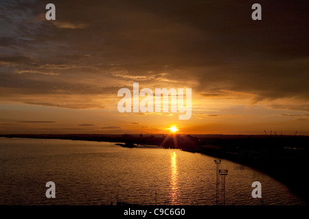 Tramonto su scafo, Humber Estuary sett 2011 Foto Stock