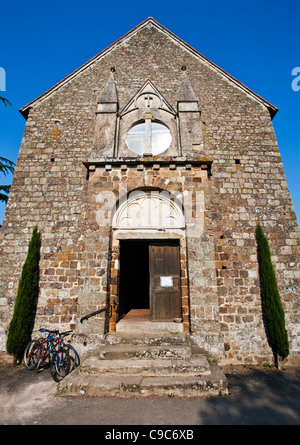 Piccola chiesa,portail Église de Saint-Céneri-le-Gérei duranteil, in Normandia, Francia, Europa Foto Stock