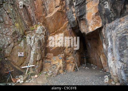 San Ninian's Cave sulla costa vicino a Whithorn in Dumfries and Galloway in Scozia Foto Stock