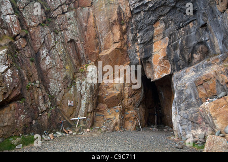 San Ninian's Cave sulla costa vicino a Whithorn in Dumfries and Galloway in Scozia Foto Stock