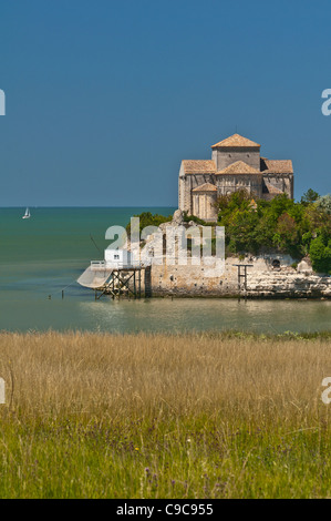 Sainte-Radegonde romanica del XII secolo la chiesa, Talmont sur Gironde, Charente-Maritime, Francia Foto Stock