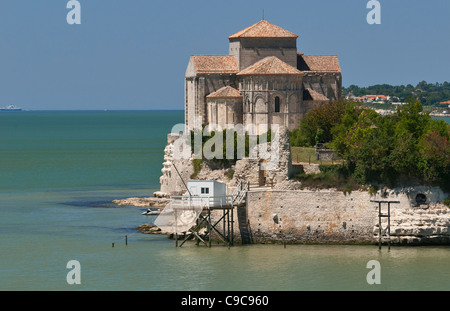 Sainte-Radegonde romanica del XII secolo la chiesa, Talmont sur Gironde, Charente-Maritime, Francia Foto Stock