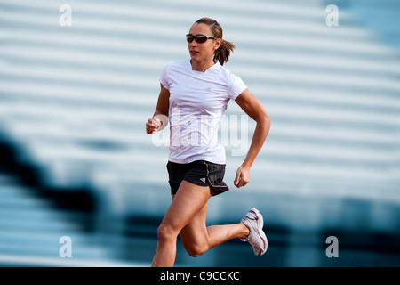 Team GB capitano, Jessica Ennis formazione presso il Don Valley Stadium, Sheffield. Foto Stock