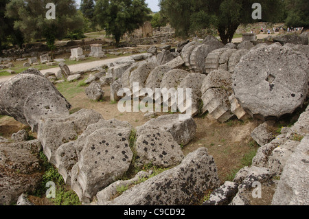 Arte greche. Tempio di Zeus. Rovine (471-456 a.C.). Altis. Olympia. La Grecia. Foto Stock