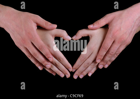 Uomo e donna che mostra le mani amore e tenerezza Foto Stock