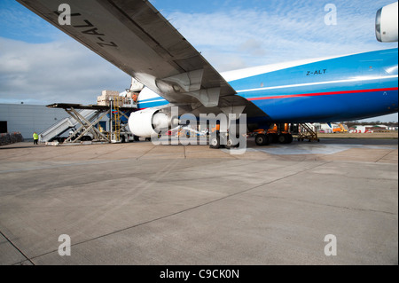 McDonnell Douglas DC-10 aerei cargo di caricamento per l'Afghanistan a Kent (Maston) International Airport Foto Stock