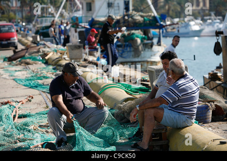 I pescatori del porto di Cagliari, Sardegna, Italia. Foto Stock