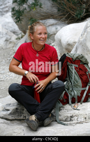 Britt Christensen, una guida di trekking alla gola Su Gorruppu canyon, Sardegna, Italia. Foto Stock