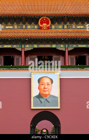 Il presidente Mao Il ritratto Su Tiananmen Torre di Porta della Pace Celeste, Pechino, Repubblica popolare cinese , della Repubblica popolare di Cina e Asia Foto Stock