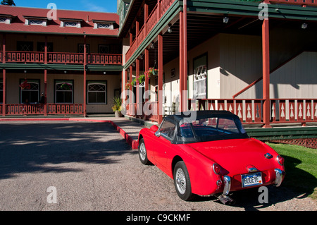 Austin Healey Sprite nella parte anteriore del Redstone Inn, Redstone, Colorado. Foto Stock