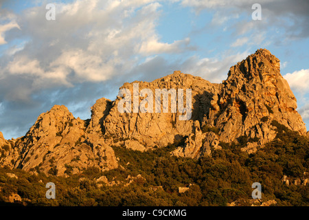 Rocce di granito vicino al paese di San Pantaleo, Sardegna, Italia. Foto Stock