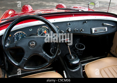 Il cockpit, Austin Healey Sprite, Orchard Valley Farm e Ponte nero cantina, Paonia, Colorado. Foto Stock