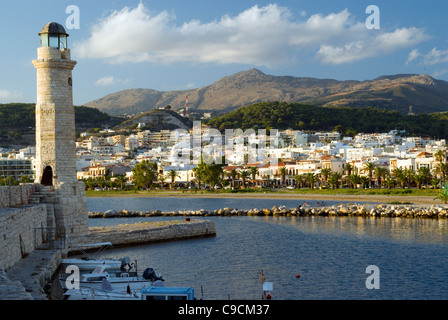 Faro veneziano e il porto, Rethymnon, Creta, Grecia. Foto Stock