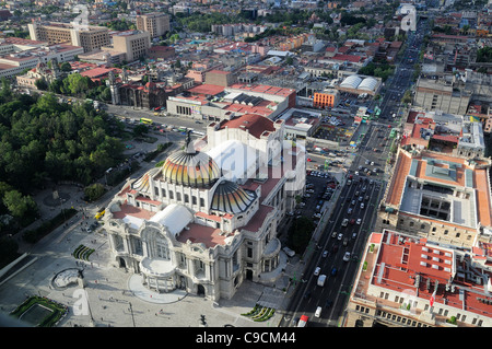 Messico, del Distretto Federale di Città del Messico, vista su Palacio de Bellas Artes da Torre Latinoamericana. Foto Stock