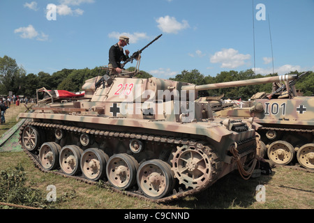 Una Seconda Guerra Mondiale Panzer III variante (*) serbatoio sul display a 2011 Guerra e Pace mostra al luppolo in fattoria, Paddock Wood, Kent, Regno Unito. Foto Stock