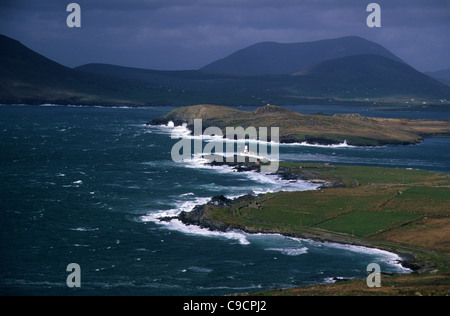 Il selvaggio Oceano Atlantico pastelle costa dell' isola Valentia, penisola di Dingle, Co Kerry, Repubblica di Irlanda. Foto Stock