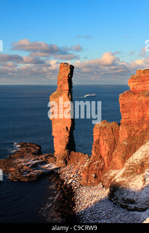 Il vecchio uomo di Hoy stack di roccia situato nelle isole di Orkney Foto Stock