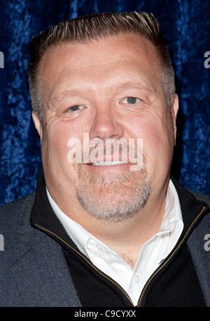 Joel McKinnon Miller all'interno per il Super 8 Blu-ray e DVD Release Party, Samuel Goldwyn Theatre al AMPAS, Los Angeles, CA Novembre 22, 2011. Foto di: Emiley Schweich/Everett Collection Foto Stock