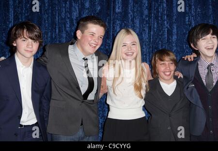 Joel Courtney, Riley Griffiths, Elle Fanning, Ryan Lee, Zach Mills all'interno per il Super 8 Blu-ray e DVD Release Party, Samuel Goldwyn Theatre al AMPAS, Los Angeles, CA Novembre 22, 2011. Foto di: Emiley Schweich/Everett Collection Foto Stock