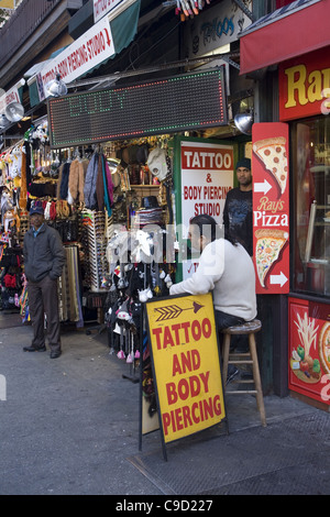 Salotto Tattoo su San Marco Pl. nell'East Village, NYC, Foto Stock