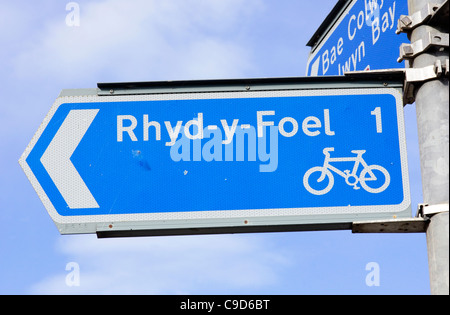 Un ciclo-via segno che mostra un percorso di Rhyd-y-Foel vicino a Colwyn Bay nel Galles del Nord. Foto Stock