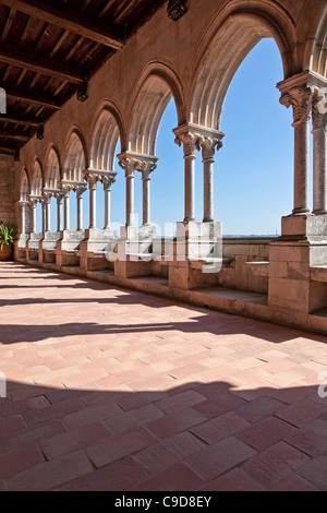 Loggia del gotico sontuosa residenza (Paços Novos) di Leiria casta. Leiria, Portogallo. Foto Stock
