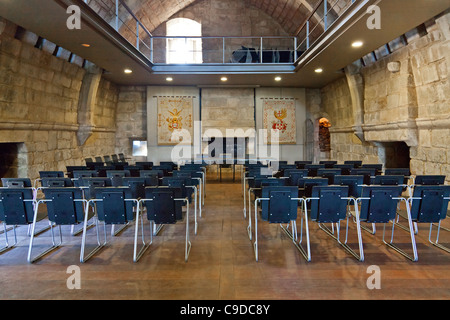 Hall all'interno del mastio del castello di Feira. Santa Maria da Feira, Portogallo. Foto Stock