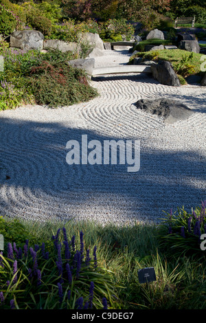 Karesansui giardino secco al Gateway giapponese a Kew Gardens a Londra Foto Stock