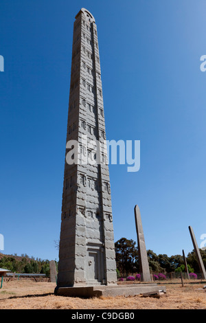 Il 24.6m alta roma Stele in piedi la stele settentrionale Campo in Aksum, l'Etiopia settentrionale, Africa. Foto Stock