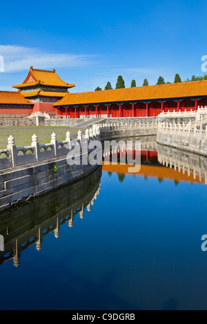 Golden interna del fiume di acqua che fluisce attraverso la corte esterna, la Città Proibita di Pechino, Repubblica popolare cinese, Repubblica Popolare di Cina e Asia Foto Stock