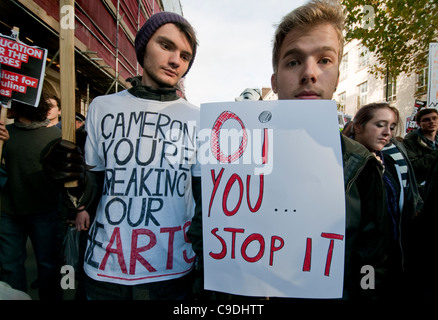 La protesta degli studenti attraverso il centro di Londra il 9 novembre 2011 Foto Stock