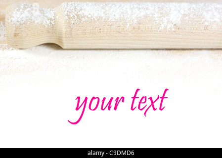 Perno di rotolamento con farina Foto Stock