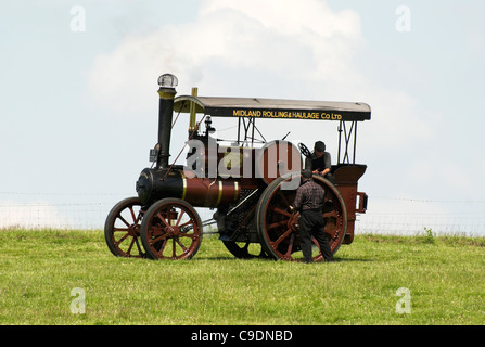 Un Tasker B2 4nhp trattore costruito 1908 e raffigurata qui al vapore Wiston Rally in West Sussex. Foto Stock