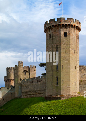 Vista del ragazzo tower e il gatehouse presso il Castello di Warwick Warwickshire England Regno Unito un castello medievale costruito nel1068 Foto Stock