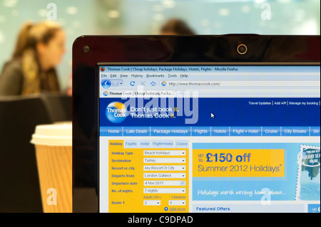 La Thomas Cook shot del sito web in una caffetteria ambiente (solo uso editoriale: -print, TV, e-book e Redazione sito web). Foto Stock