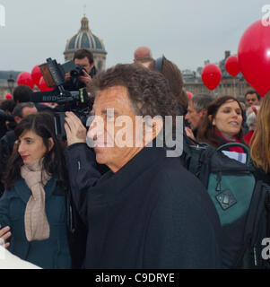 Parigi, Francia, Jack Lang, ex-ministro della Cultura (Sotto Mitter-rand) del socialista Pa rty-omaggio al memoriale di Daniele Mitter-rand, Foto Stock