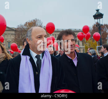 Parigi, Francia, Jack Lang, ex-ministro della Cultura (Sotto Mitter-rand) e Laurent Fabius del socialista Pa rty-omaggio al memoriale di Daniele Mitter-rand, Foto Stock