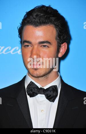 Kevin Jonas presso gli arrivi per l'ottava edizione del UNICEF Snowflake Ball, ristorante Cipriani 42nd Street, New York, NY Novembre 29, 2011. Foto di: Gregorio T. Binuya/Everett Collection Foto Stock